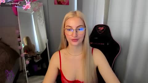 kimmy1_powell online show from May 24, 8:21 am