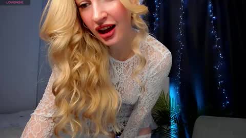 Snapshot of kimmy1_powell chatting on October 7, 5:14 am kimmy1_powell online show from October 7, 5:14 am
