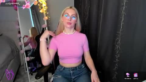 kimmy1_powell online show from April 6, 3:48 am