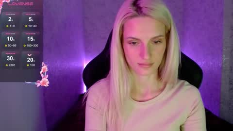 KimmySnow online show from October 17, 5:33 am