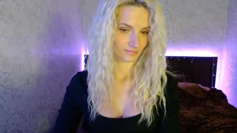 KimmySnow online show from October 21, 4:17 am
