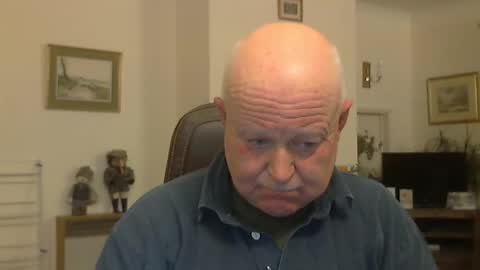 kindahairy4u online show from December 31, 8:02 pm