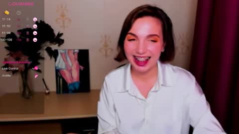 Snapshot of kindhazelhere_ chatting on October 8, 1:39 pm Hazel online show from October 8, 1:39 pm