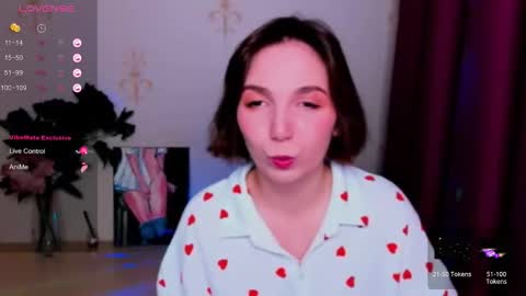 Snapshot of kindhazelhere_ chatting on October 10, 8:42 am Hazel online show from October 10, 8:42 am