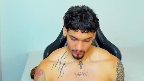 king_of_kings__ online show from February 19, 9:25 pm