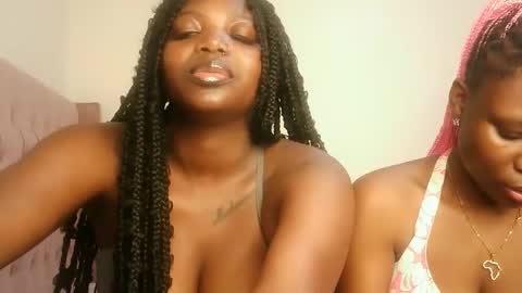 Lola online show from March 4, 7:11 pm