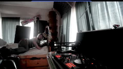 Snapshot of kinkybiguy14 chatting on October 5, 10:17 pm Kinky Cassie online show from October 5, 10:17 pm