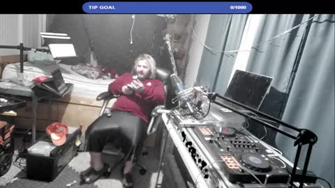 Snapshot of kinkybiguy14 chatting on September 13, 7:11 am Kinky Cassie online show from September 13, 7:11 am