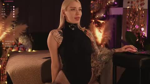 kinkylina_ online show from February 10, 9:25 pm