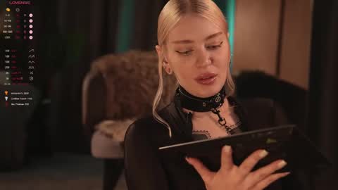 kinkylina_ online show from February 22, 2:19 pm