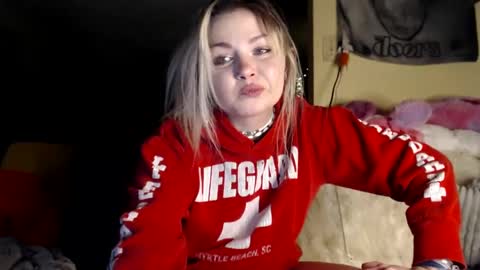 Snapshot of kipsy420 chatting on December 6, 9:27 am Kipsy Rose online show from December 6, 9:27 am