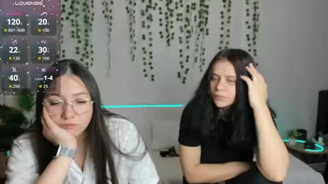 kira_and_krisi online show from May 2, 12:11 pm