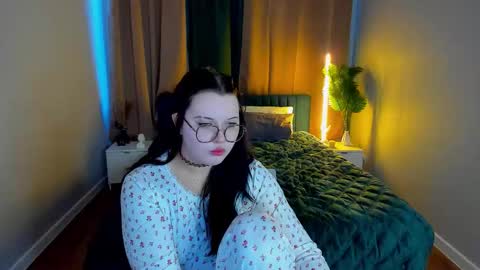 kira online show from March 6, 1:37 am