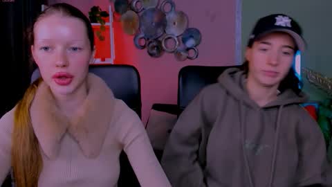 Snapshot of kira_neko chatting on October 3, 7:00 pm Kira online show from October 3, 7:00 pm
