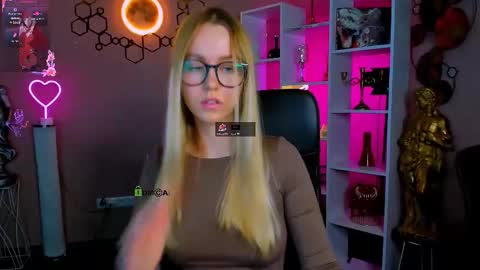 Snapshot of kira_neko chatting on September 23, 7:31 pm Kira online show from September 23, 7:31 pm
