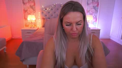 Kira online show from December 18, 11:55 pm