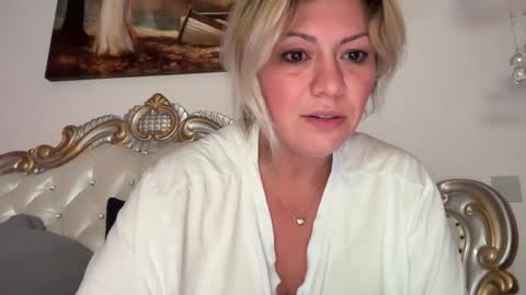 Snapshot of kiradivine chatting on September 10, 1:56 pm KiraDivine online show from September 10, 1:56 pm