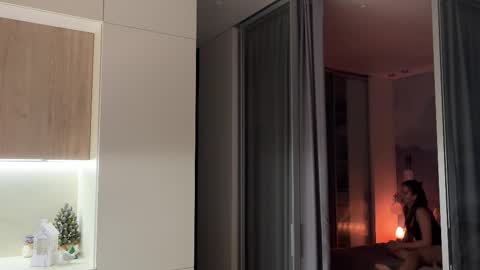 Kira online show from March 5, 1:31 pm