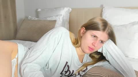 Kira online show from April 5, 9:34 pm