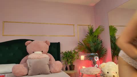 Kirra online show from March 14, 6:01 pm