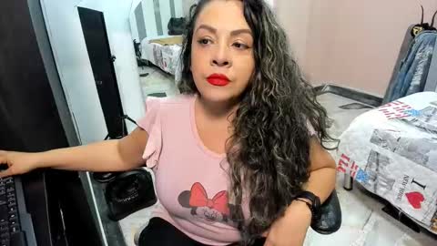 Snapshot of kirss_milff chatting on September 22, 12:42 pm kriss online show from September 22, 12:42 pm