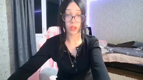 Snapshot of kirstievelasco chatting on October 4, 6:39 pm Nicole online show from October 4, 6:39 pm