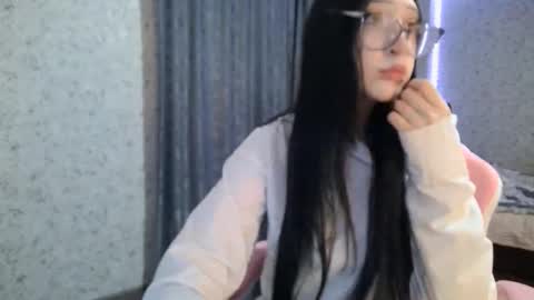 Snapshot of kirstievelasco chatting on October 2, 6:28 pm Nicole online show from October 2, 6:28 pm