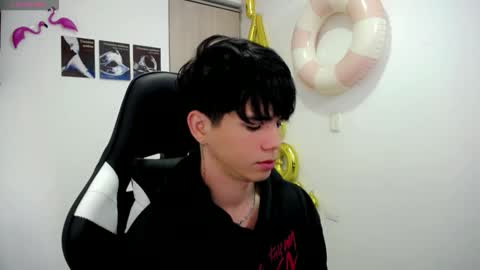 Snapshot of kiss_whitee chatting on September 13, 7:16 pm kiss_whitee online show from September 13, 7:16 pm