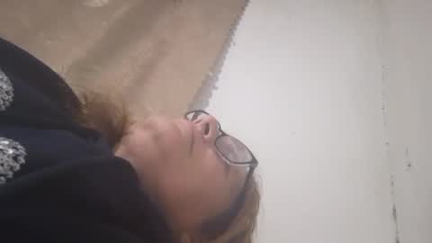 kissandvibe online show from October 17, 7:18 pm