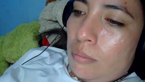 Snapshot of kissmelovejummy chatting on December 5, 11:23 pm Erika paul online show from December 5, 11:23 pm