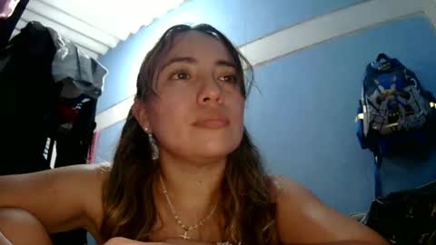 Snapshot of kissmelovejummy chatting on October 16, 12:21 am Erika paul online show from October 16, 12:21 am
