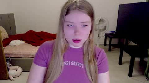 Snapshot of kitten_jenny01 chatting on October 26, 2:29 pm Jennyblonde and Emmabrunette online show from October 26, 2:29 pm