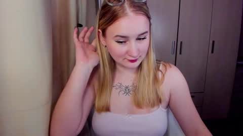 kitten_sun online show from February 19, 3:16 am