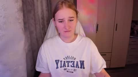 Snapshot of kitten_sun chatting on February 23, 1:53 pm kitten_sun online show from February 23, 1:53 pm