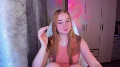 Snapshot of kitten_sun chatting on February 21, 1:55 pm kitten_sun online show from February 21, 1:55 pm