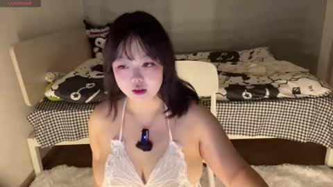 Snapshot of kittenfishing chatting on October 18, 1:26 pm kit online show from October 18, 1:26 pm