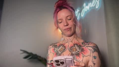kittjones33 online show from July 14, 3:17 pm