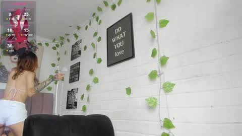  KITTY online show from November 13, 8:11 pm