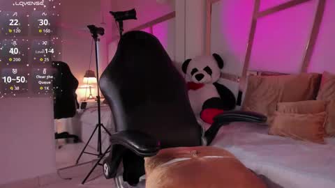 Kitty  online show from April 18, 7:32 am