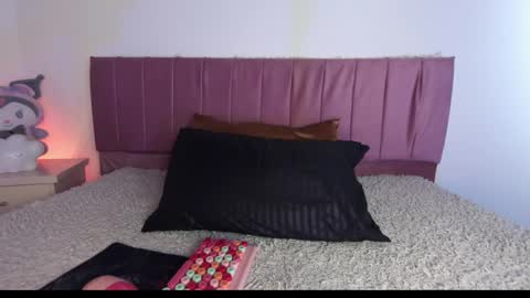 Snapshot of kitty_kryss chatting on September 23, 3:17 pm kitty_kryss online show from September 23, 3:17 pm