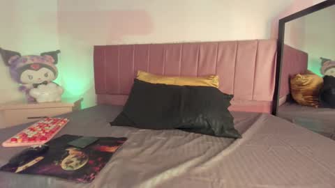 Snapshot of kitty_kryss chatting on October 1, 3:33 pm kitty_kryss online show from October 1, 3:33 pm