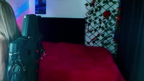 Snapshot of kitty_vaal chatting on October 31, 2:45 am kitty_vaal online show from October 31, 2:45 am