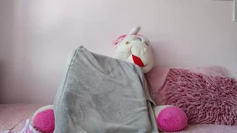 Snapshot of kitty_van chatting on September 23, 3:28 pm kitty_van online show from September 23, 3:28 pm