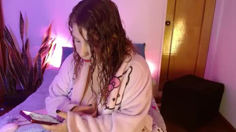 Snapshot of kittycatw chatting on September 24, 6:42 am LAURA help me reach 100likes online show from September 24, 6:42 am