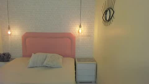  K I T T  Y  online show from April 14, 1:03 pm