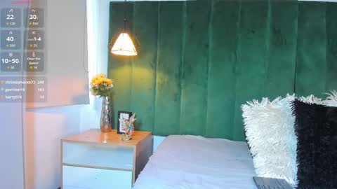 K I T T Y Y  online show from October 15, 9:15 pm