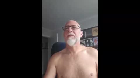 Snapshot of kiwigramps chatting on September 24, 7:53 pm KiwiGramps online show from September 24, 7:53 pm