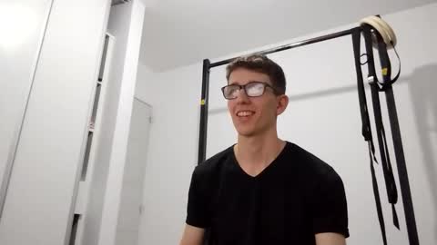 Facu online show from December 20, 4:19 am