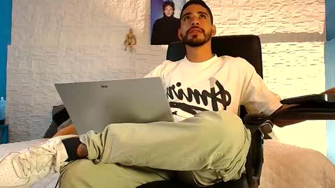 kratoswolf online show from May 28, 8:40 pm
