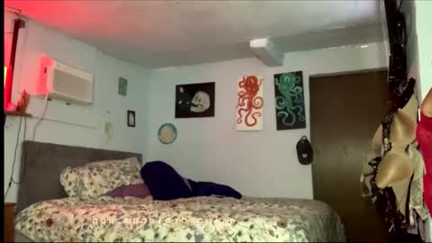 kreamyk420 online show from March 23, 9:25 am